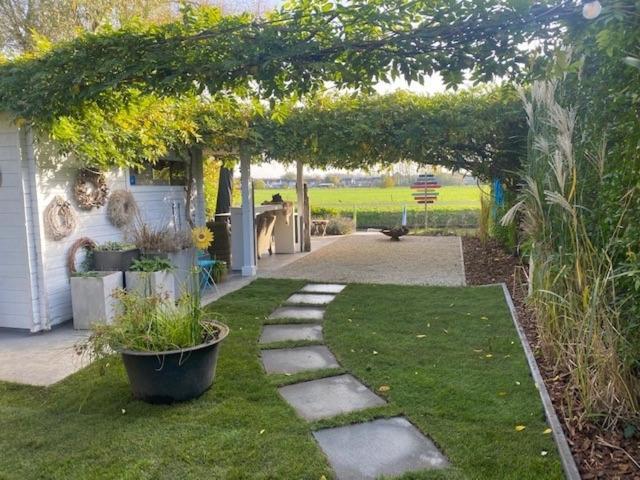 Chillann Bed & Breakfast Denderleeuw ภายนอก รูปภาพ